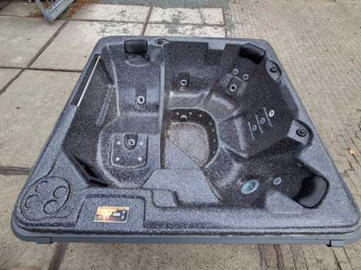 Sunbelt 5 person Jacuzzi and outdoor spa