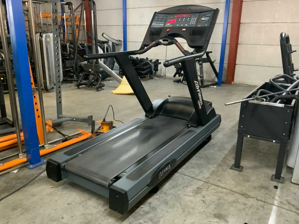 Life fitness 9500hr discount next generation treadmill