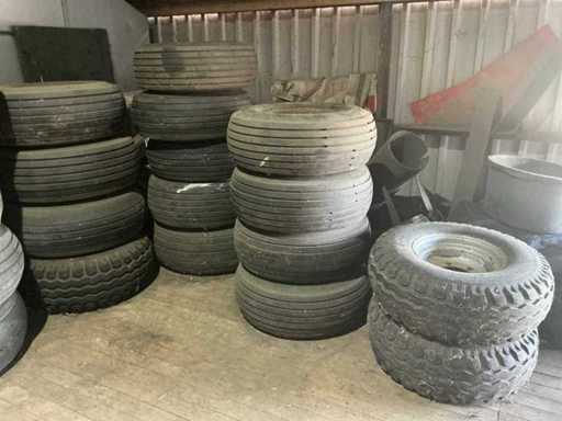 Partij landbouw- en industrie banden (circa 50 stuks)