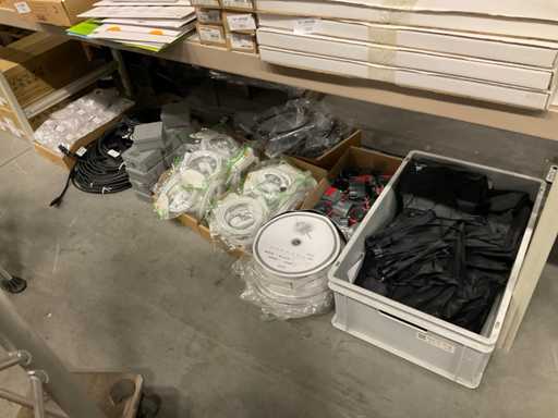 Partij kabels en onderdelen (139x)