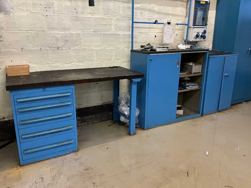 2x Metal workbench + 3x cabinet