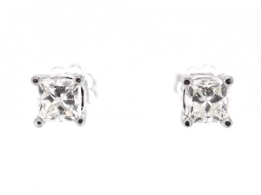 White gold earrings with princess cut diamonds 1.50 carat