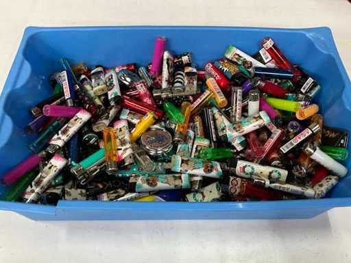 Prof. Mix du?o zapalniczek