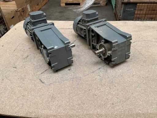 Lenze MDEMAXX Motorreductor (2x)