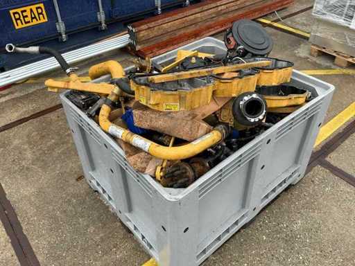 Partij Caterpillar C12 motoronderdelen, inclusief kuubskist