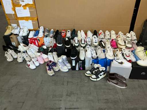 Partij diverse sneakers o.a Adidas/Nike/etc (64x)