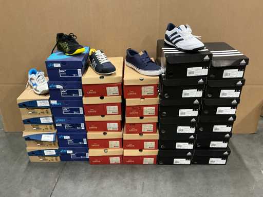 Batch of various Asics/Mizuno/Levi's/Adidas shoes (32x)