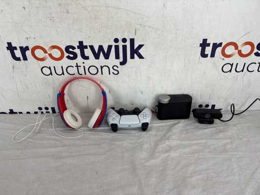 SteelSeries Arctis Nova Pro – Base station | JVC – Koptelefoon | Sony DualSense – PS5 controller | Trust – Webcam