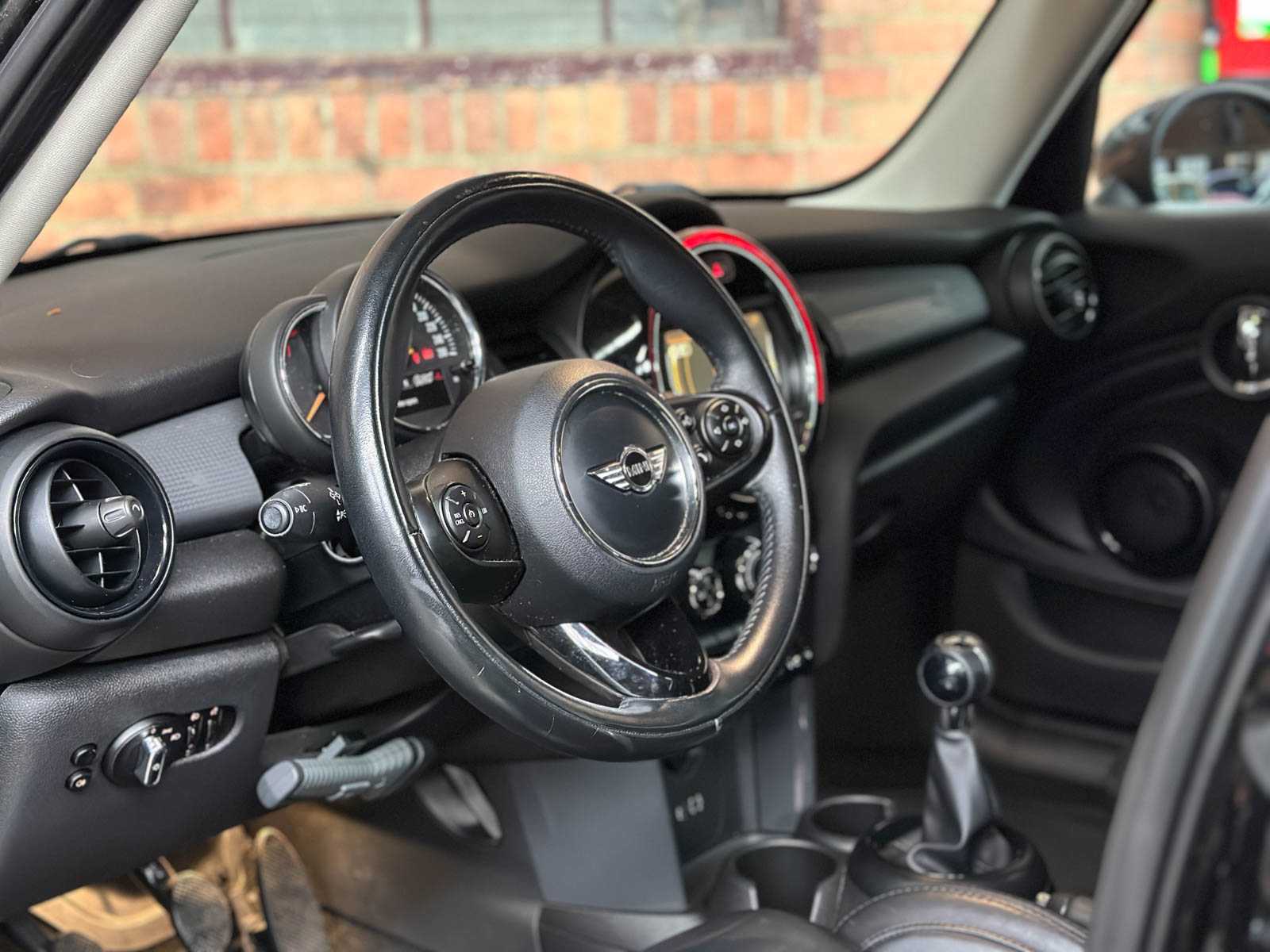 Mini Cooper 1.5 Business 136pk 2016 (Origineel-NL), KR-270-J