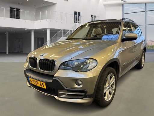BMW X5 xDrive30i; 5-KNT-69