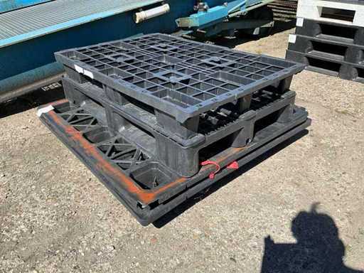 Plastic Pallet (4x)