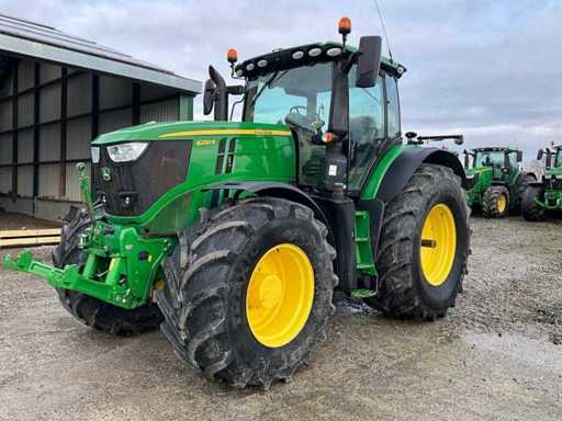 2017 John Deere 6R230 Vierwielaangedreven landbouwtractor