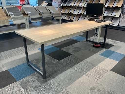 Tavolo della conferenza