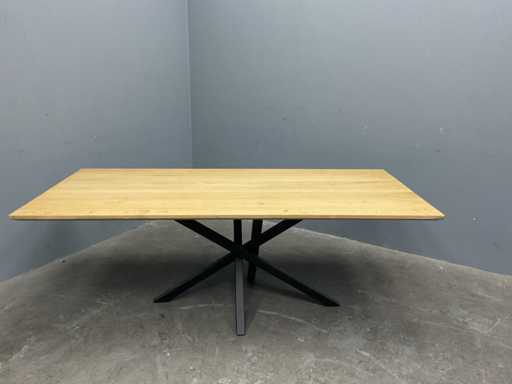 Rechteckiger Eichen-Esstisch 220 cm mit Spinnenbasis