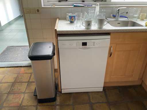 Bosch Dishwasher & kitchen utensils