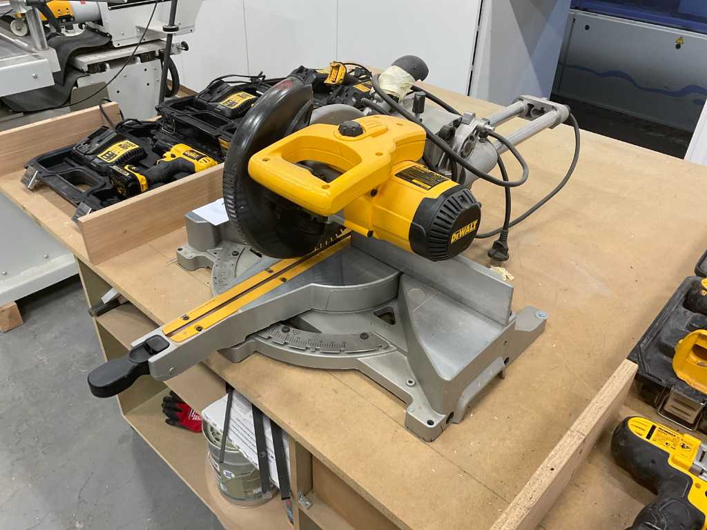 Dewalt DW712 Mitre Saw Troostwijk Auctions