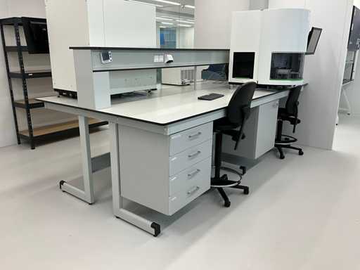 Laboratory furniture