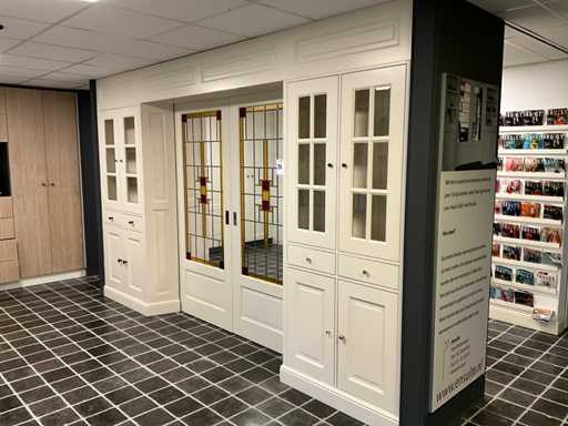 Kabinett mit eigenem Bad