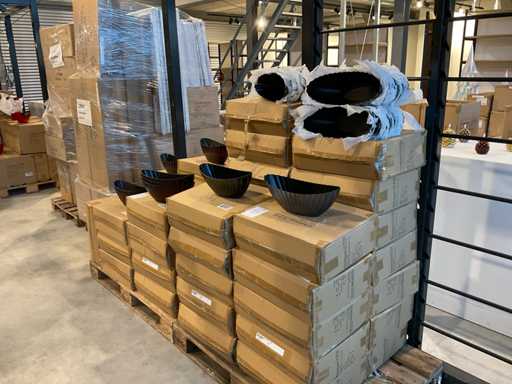 Pots de décoration de fête.