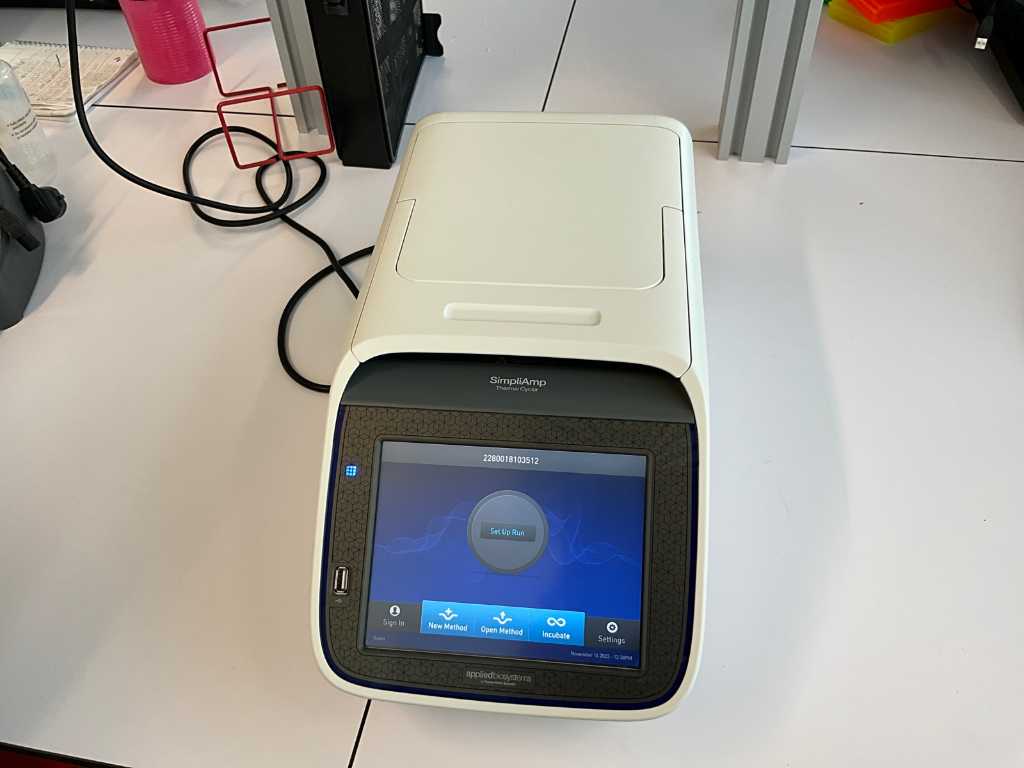 2018 Applied Biosystems SimpliAmp Thermal cycler Thermocycleur