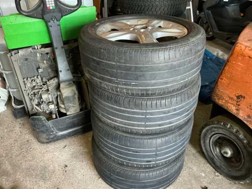 Mercedes Benz Autoreifen mit Felge