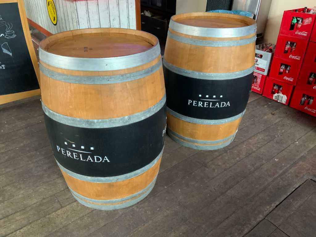 Wine barrel (2x)