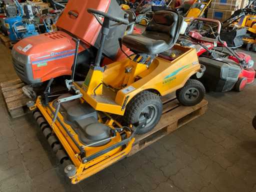 Ma?ini de tuns iarba Stiga HST