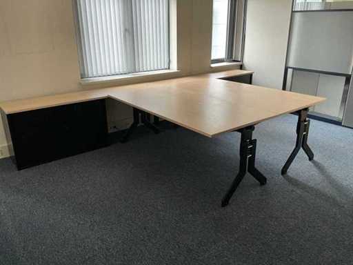 Kembo - Bureaus (2x) 200x100 cm met archiefkast (2x) 220x50 cm 