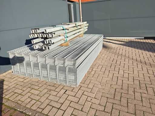 Partij 55x dubbelstaafs hekwerk panelen gegalvaniseerd 6/5/6 - 163 cm hoog, met palen 23x