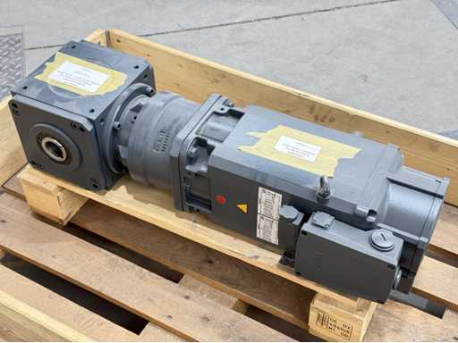   Engrenage conique + servomoteur