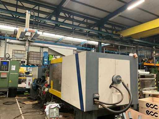 1995 Machine de moulage par injection Battenfield avec bras robotique STAR