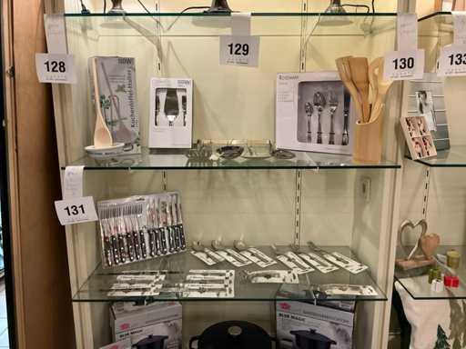 Diverse besteksets, taartsets,keukengerei...