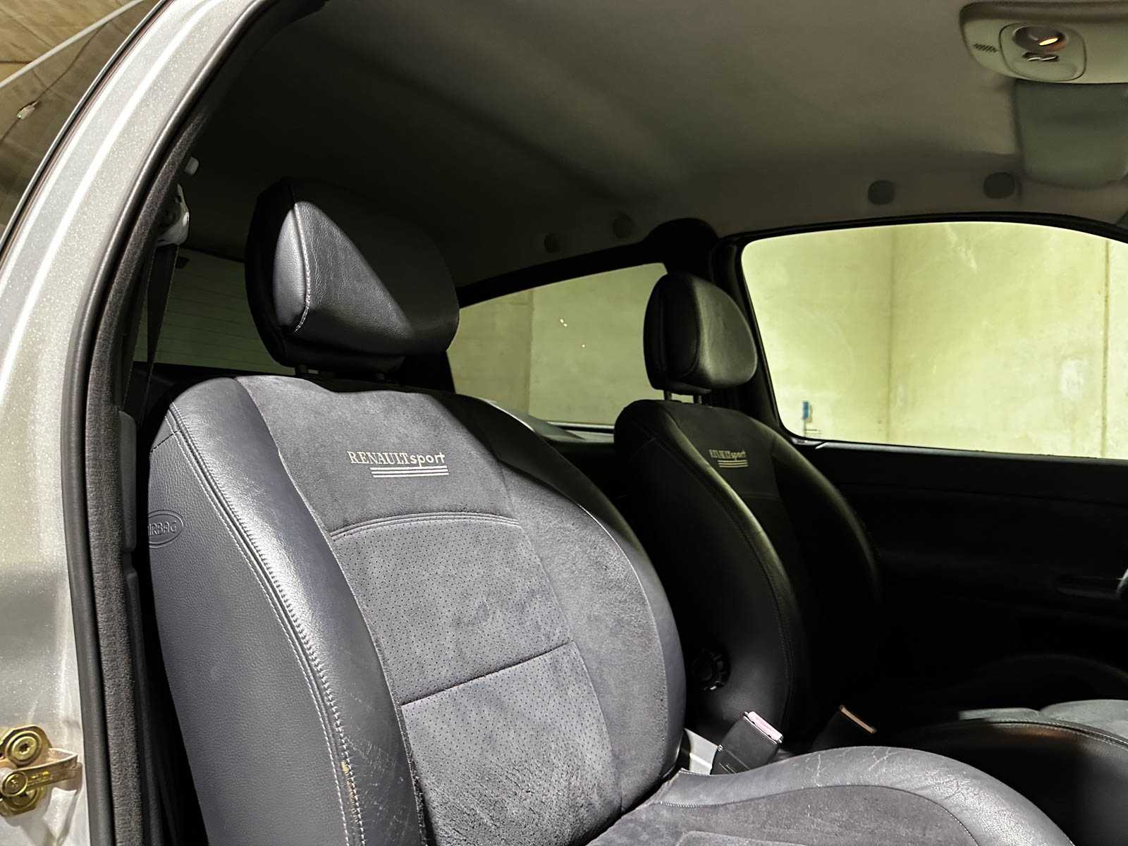Renault Clio V6 3.0 Sport RS Phase 2 (NR 149) 255pk 2004 Youngtimer
