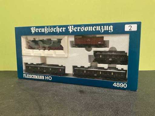 Foreclosure auction model trains and Linde forklift truck
