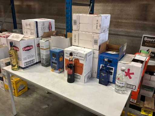 Lotto di vari liquori, aperitivi e distillati