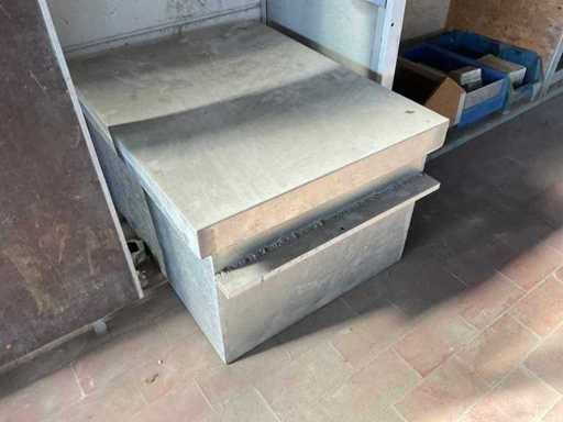 Aluminum box