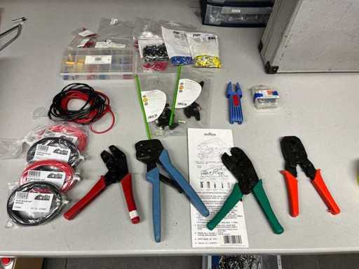 4 crimping pliers + plenty of accessories