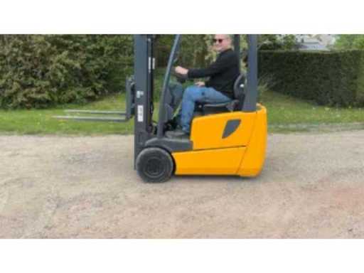 fe9895b7-5689-43d9-b8fa-0ddbe3d7a0fa.mp4