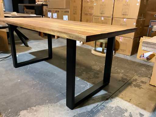 Table de salle à manger en bois