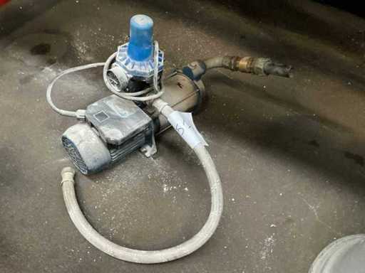 Pressurized waterwork pump