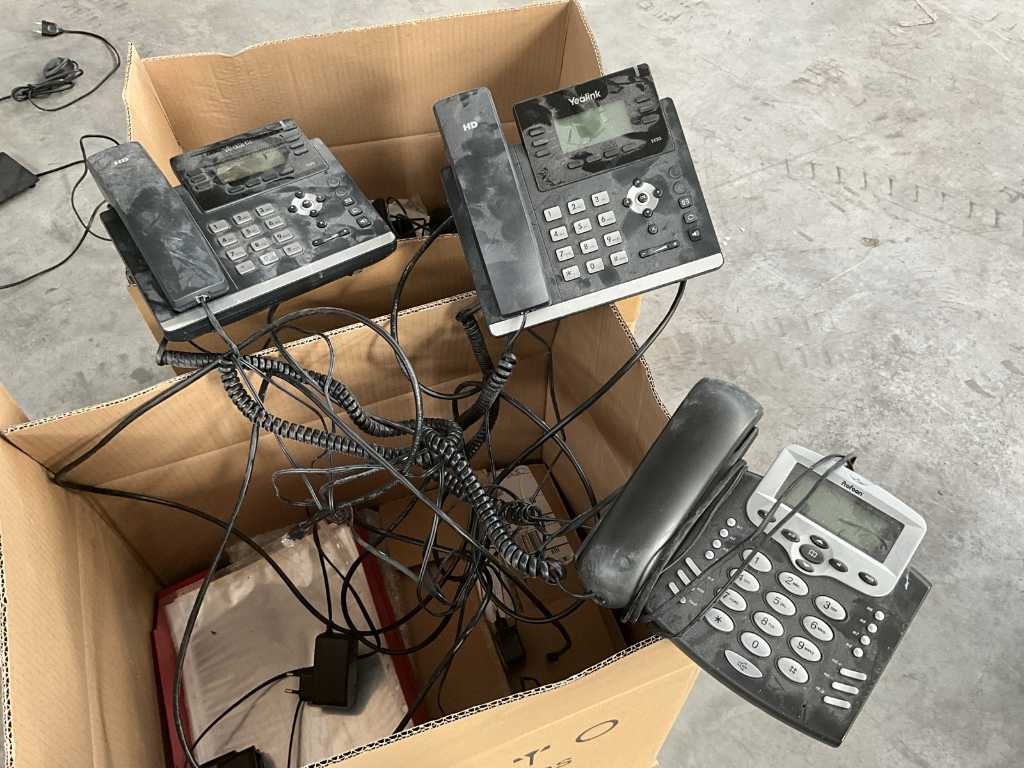 3 different telephones wo YEALINK and PROFOON