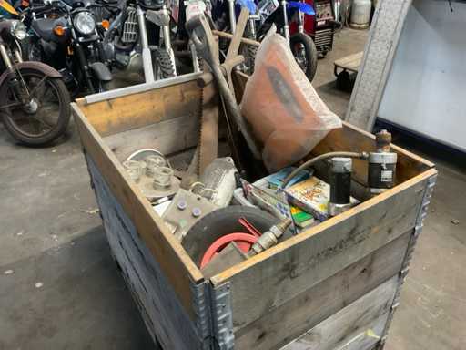 Parti, attrezzi e accessori vari