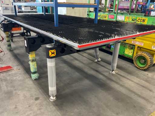 Borstel aanvoertafel