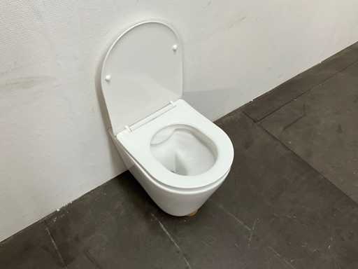 Toalet? suspendat? cu scaun de toalet?