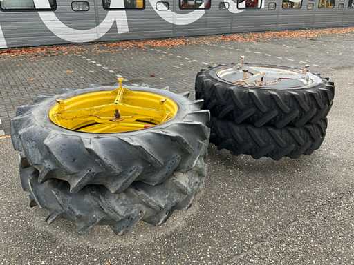 2x set 13.6-38 Dubbellucht Wielen