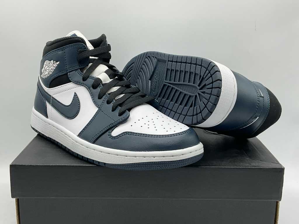 Air jordan clearance 1 mid 42