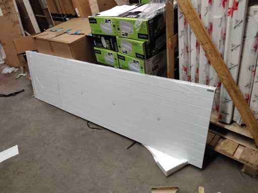 Radiator cu design mare 240x66,5 cm.