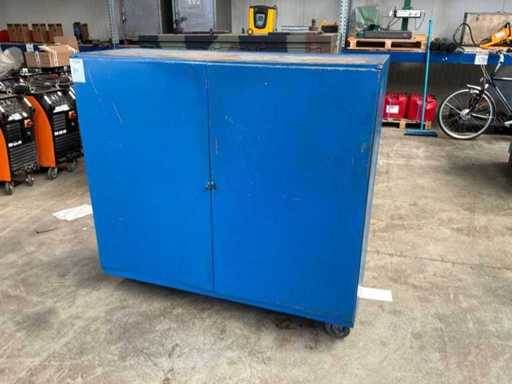 Mobile workshop cabinet