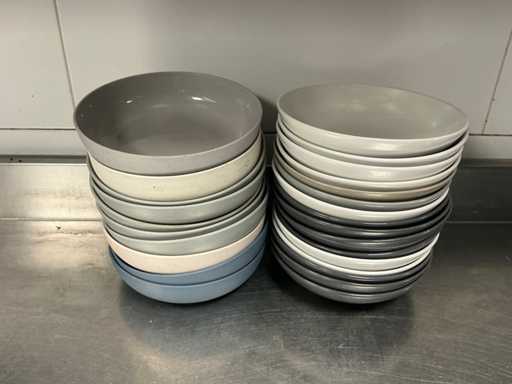 Diverse ronde diepe borden (25x)