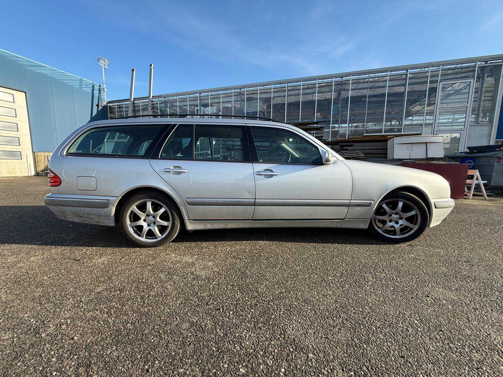 Mercedes-benz E-class Combi Passenger car